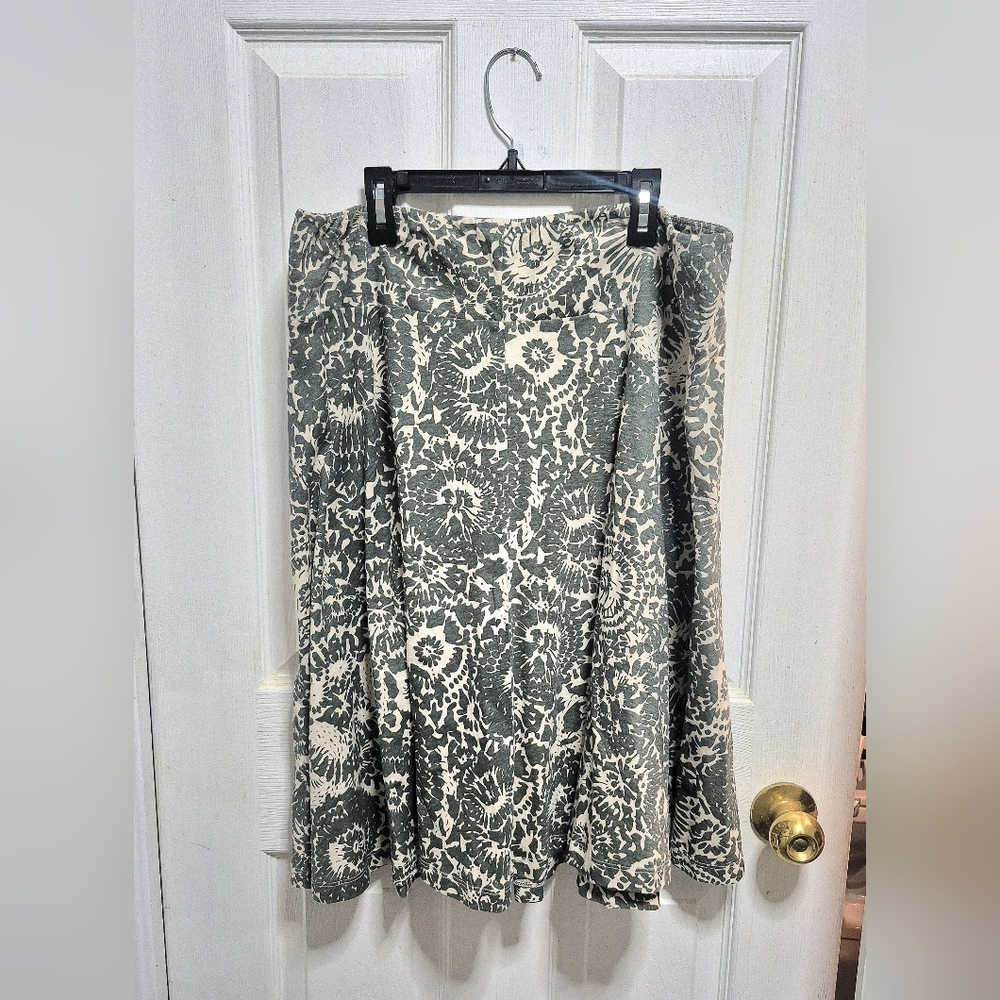 NWOT Size XL 100% cotton skirt by George. Align, flowing and very flattering.